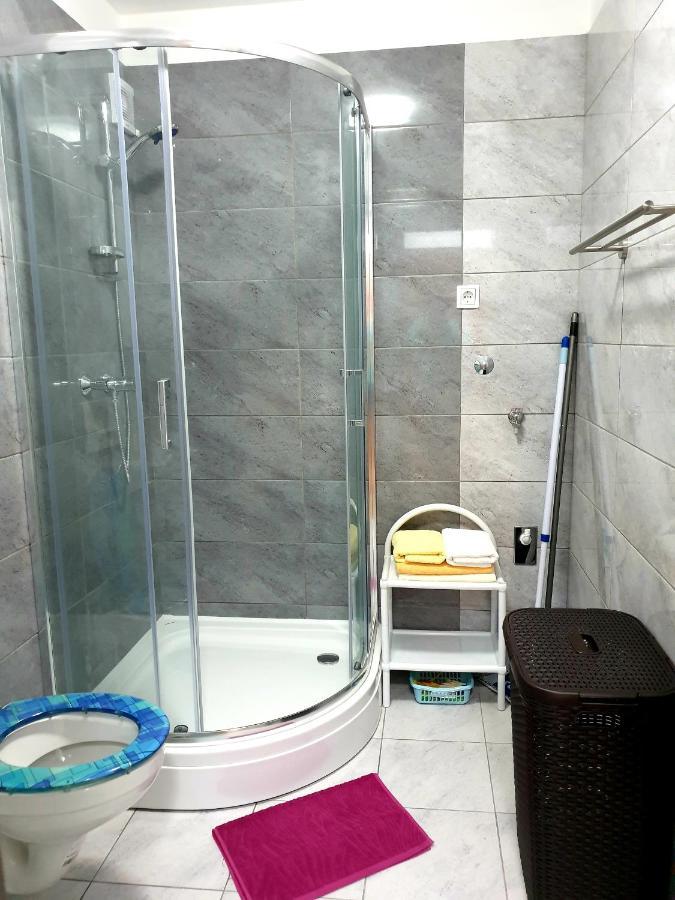 Apartment Mon Cheri-Located In A Quiet Neighbourhood Near Beaches Free Parking Póla Kültér fotó