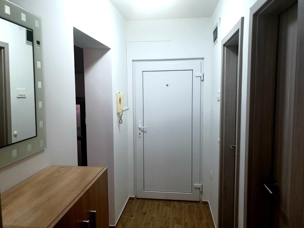 Apartment Mon Cheri-Located In A Quiet Neighbourhood Near Beaches Free Parking Póla Kültér fotó