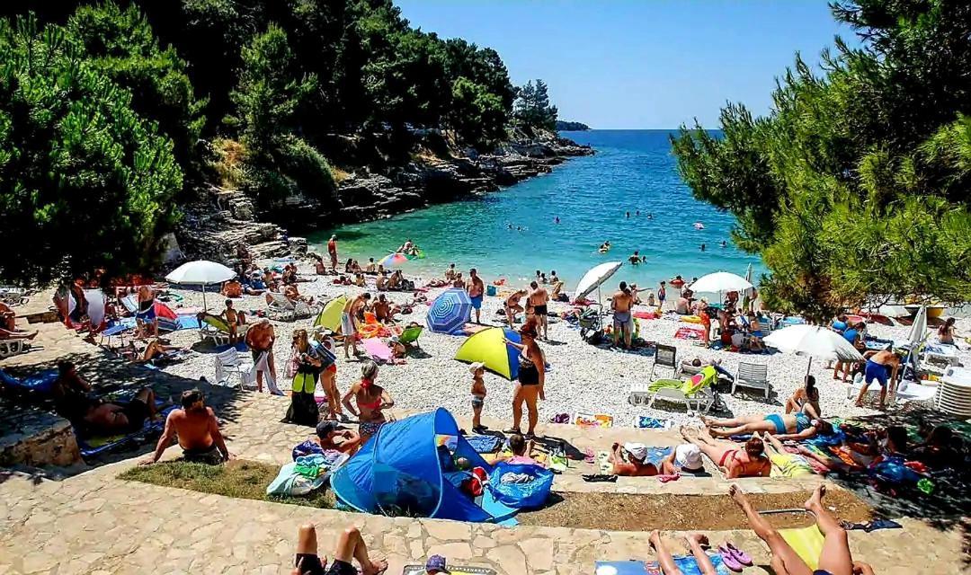 Apartment Mon Cheri-Located In A Quiet Neighbourhood Near Beaches Free Parking Póla Kültér fotó