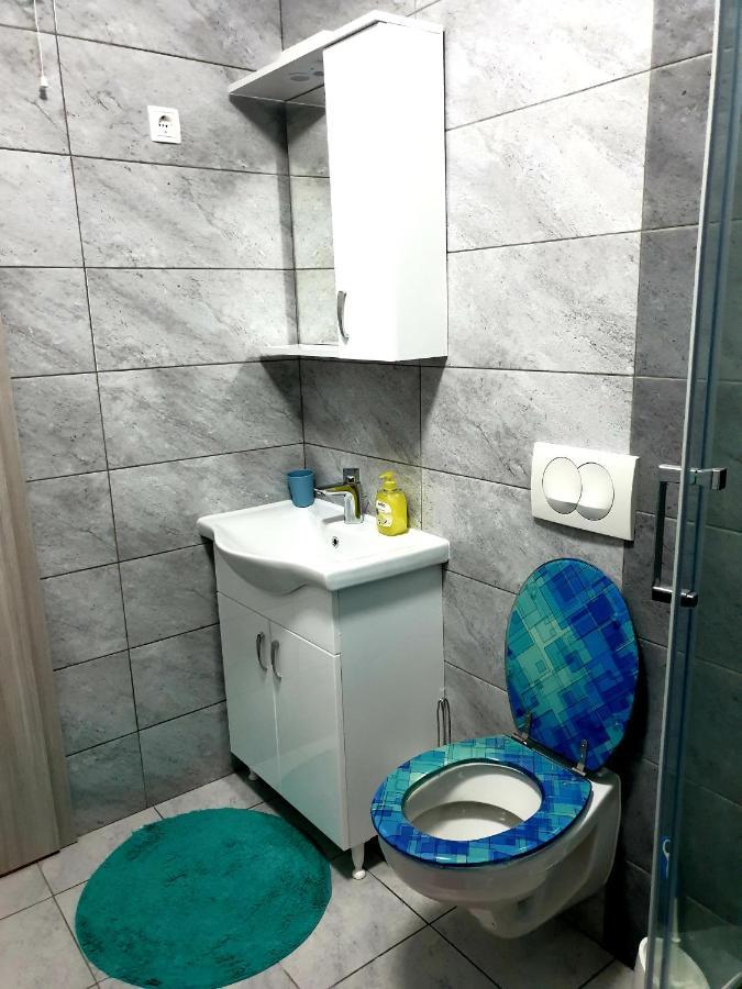Apartment Mon Cheri-Located In A Quiet Neighbourhood Near Beaches Free Parking Póla Kültér fotó