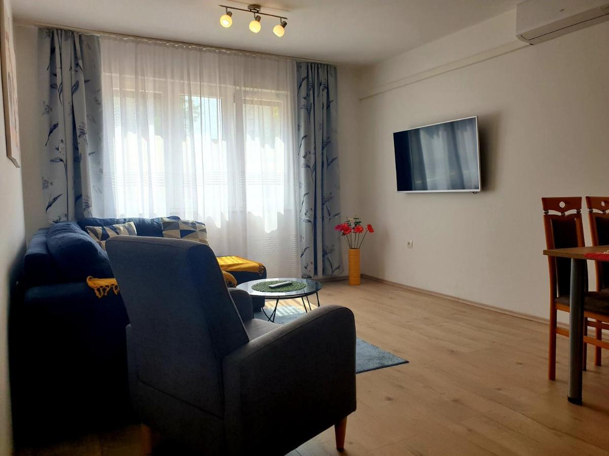 Apartment Mon Cheri-Located In A Quiet Neighbourhood Near Beaches Free Parking Póla Kültér fotó