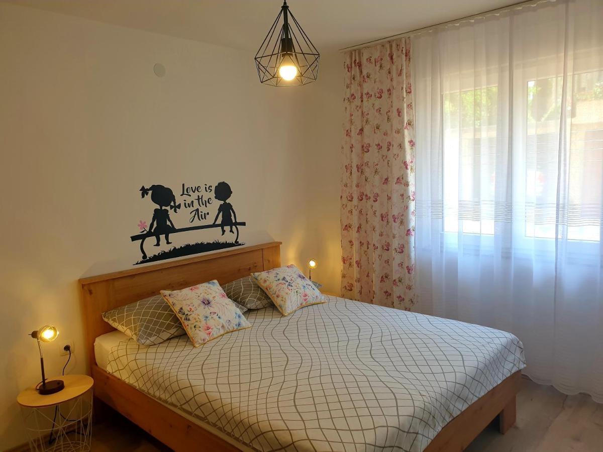 Apartment Mon Cheri-Located In A Quiet Neighbourhood Near Beaches Free Parking Póla Kültér fotó
