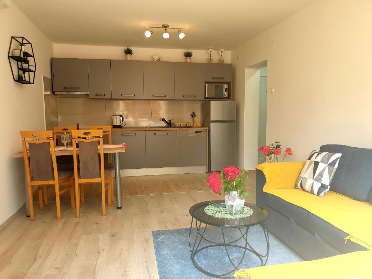 Apartment Mon Cheri-Located In A Quiet Neighbourhood Near Beaches Free Parking Póla Kültér fotó