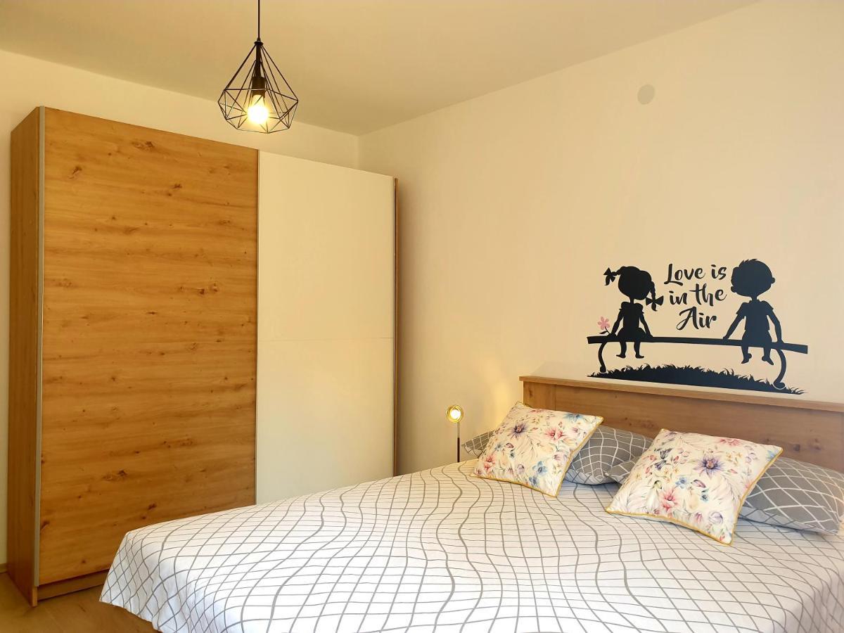 Apartment Mon Cheri-Located In A Quiet Neighbourhood Near Beaches Free Parking Póla Kültér fotó